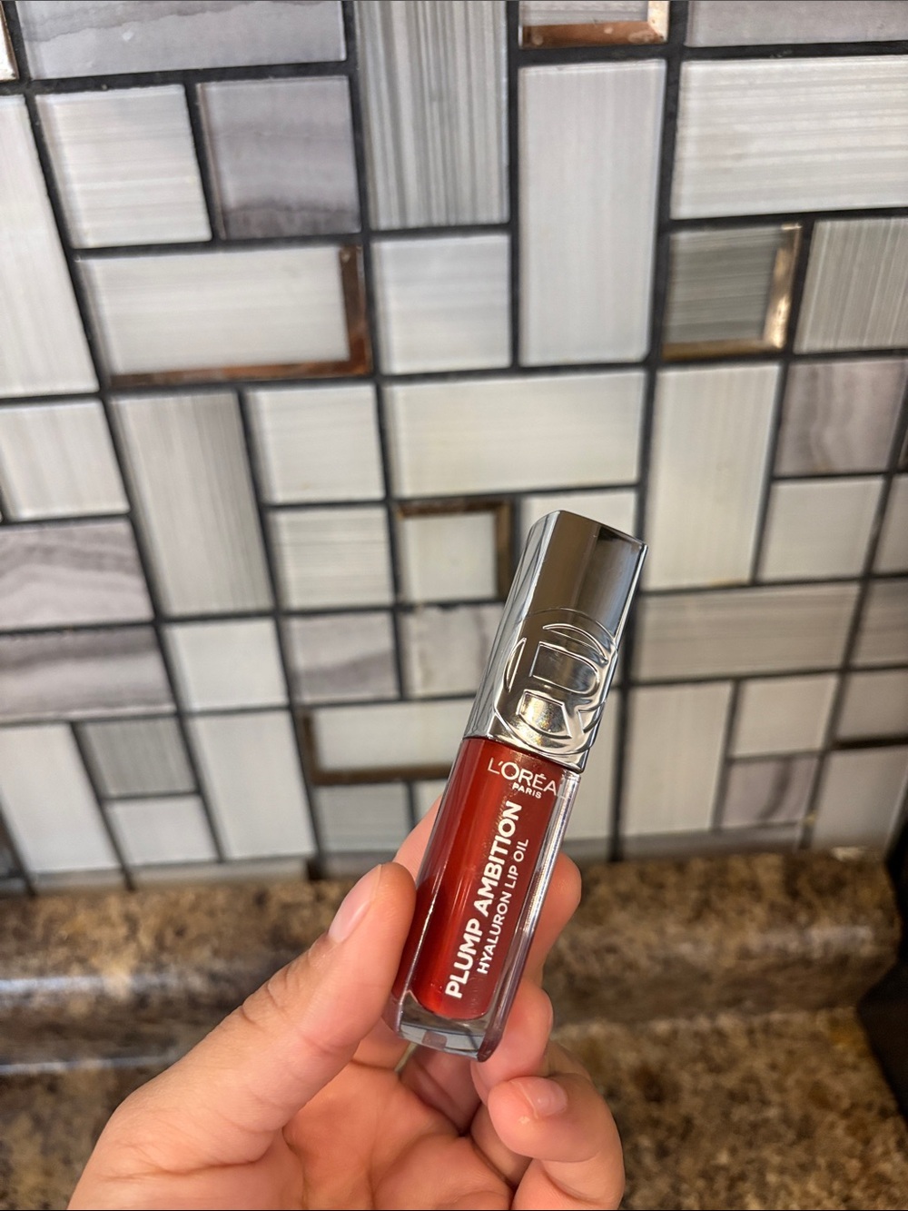 L'Oreal Plump Ambition Hyaluronic Lip Oil - Deep Red Shine